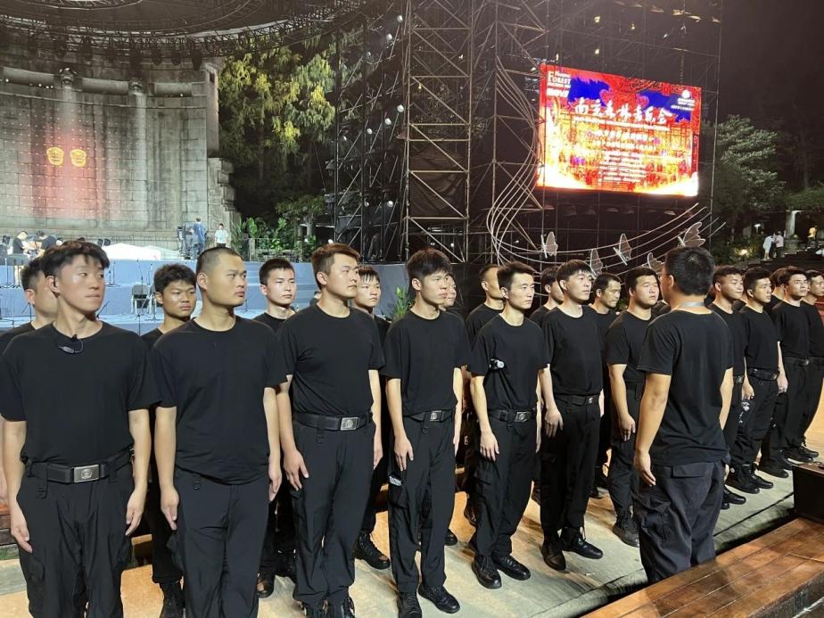 C:/Users/Administrator/Desktop/臺風“貝碧嘉”來襲，南京保安積極應對，“守”護萬家團圓！/10.jpg10