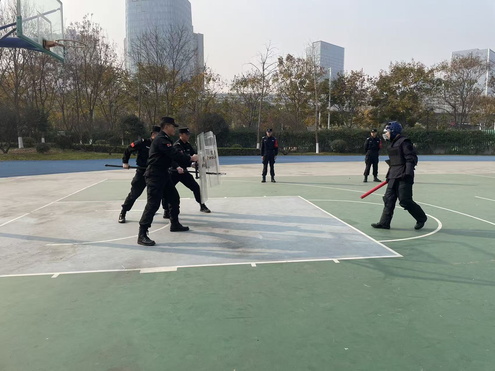 E:/25.12.10后 上傳網(wǎng)站留存/喜報(bào)！南京市保安服務(wù)有限公司建鄴分公司榮獲“校園最小應(yīng)急單元技能競(jìng)賽”一等獎(jiǎng)/照片/ef12cf02b7bf17801f82f2d7cee6249a.jpgef12cf02b7bf17801f82f2d7cee6249a