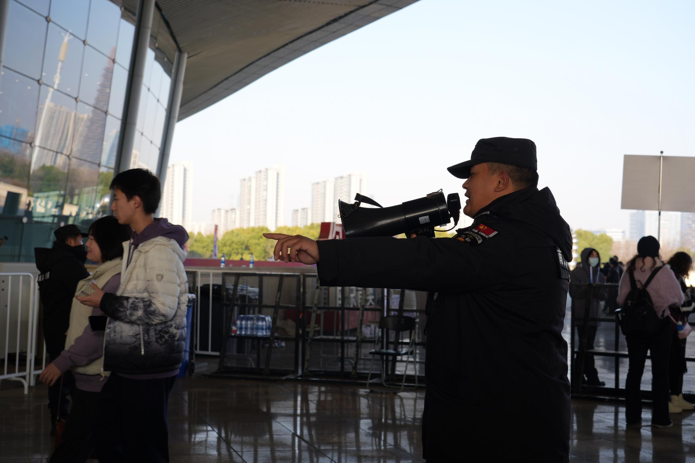 E:/25.12.10后 上傳網(wǎng)站留存/“安保鐵軍、硬核保障”2025系列報(bào)道四十一——乒超巔峰對決耀金陵 南京市保硬核護(hù)航筑平安/DSC06342.JPGDSC06342